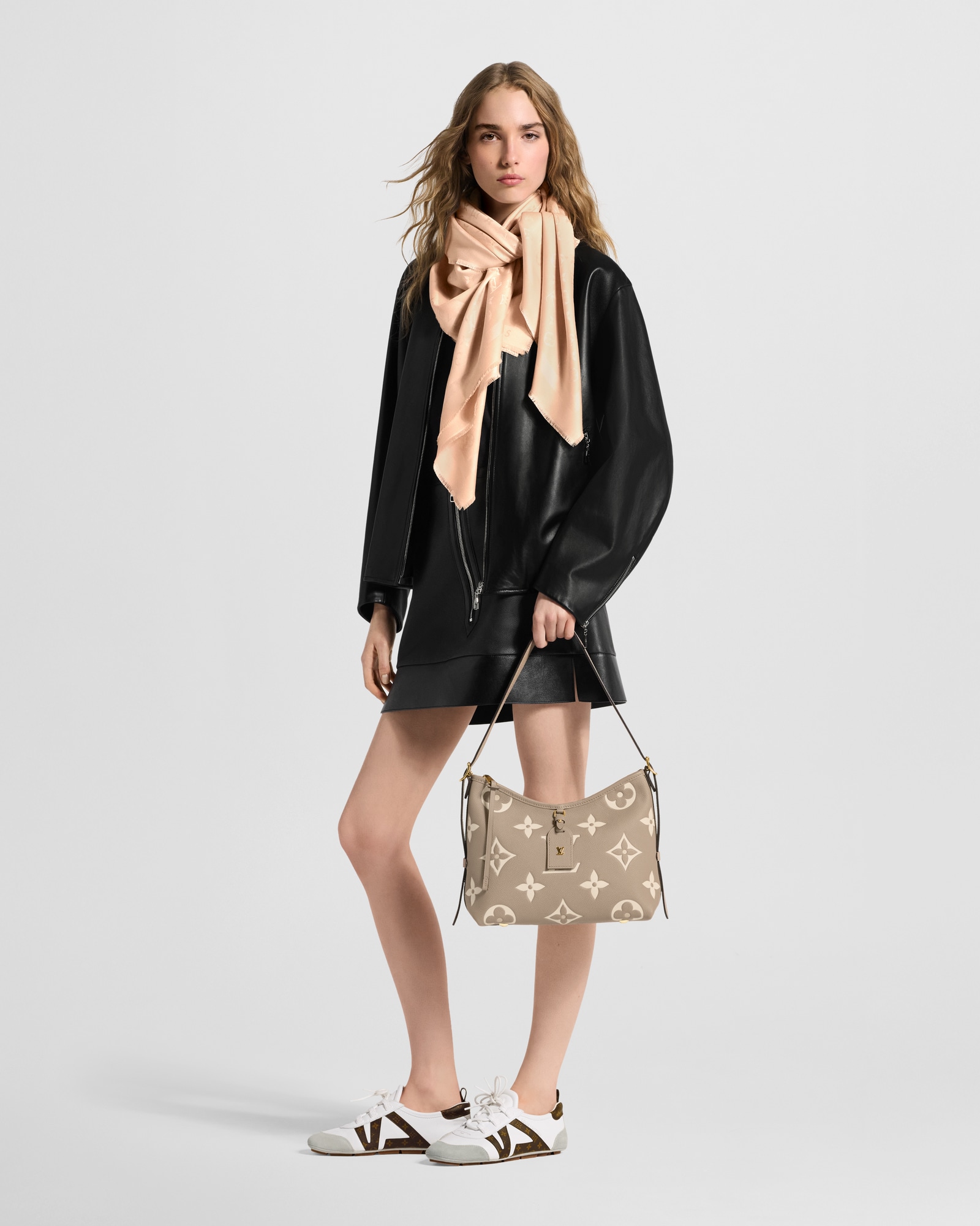 Xale Monogram Rosa | LOUIS VUITTON ®